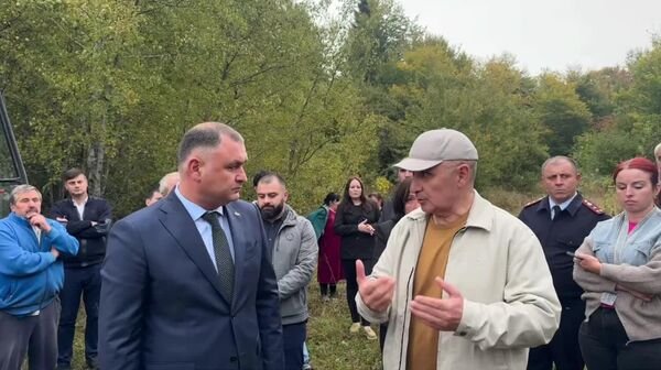 Президент Алан Гаглоев проинспектировал ход работ по ограждению ботанического сада в Южной Осетии, который расположен в селе Кроз Дзауского района - Sputnik Южная Осетия