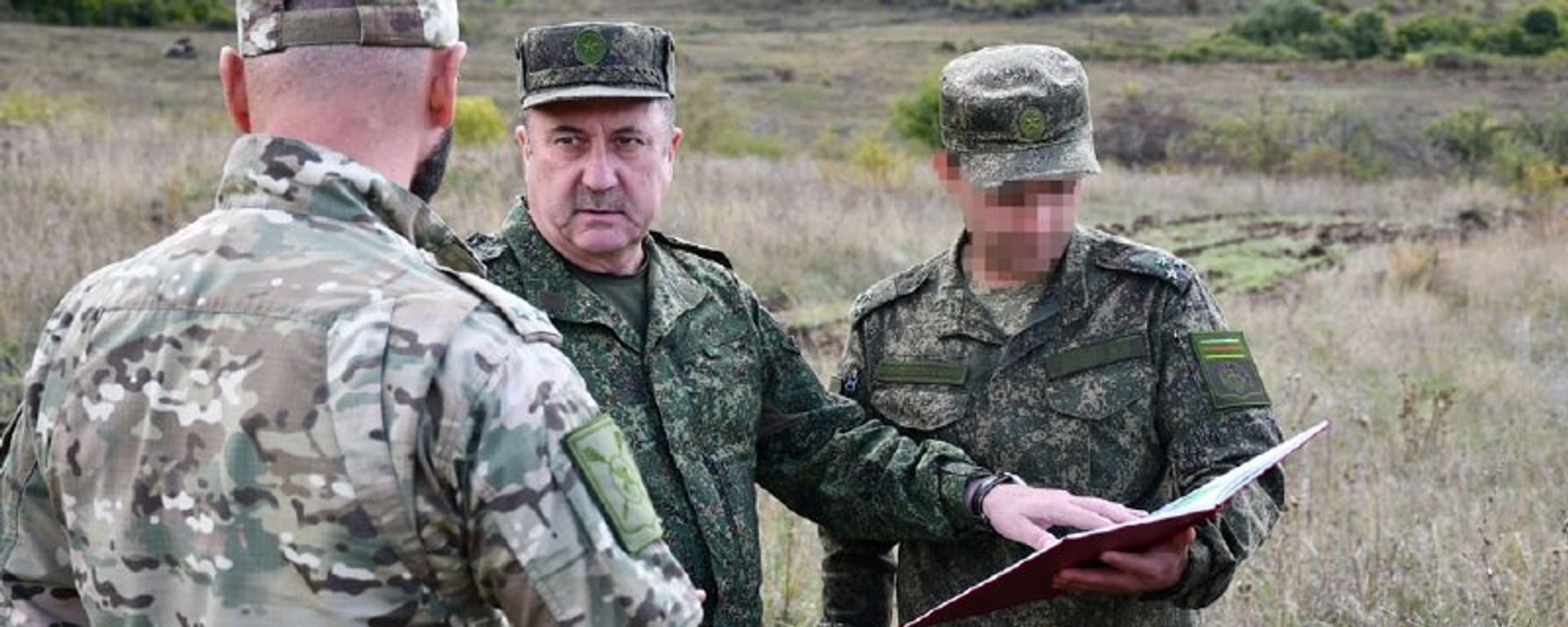 Юрий Яровицкий посетил Учебный центр оборонного ведомства - Sputnik Южная Осетия, 1920, 01.10.2025
