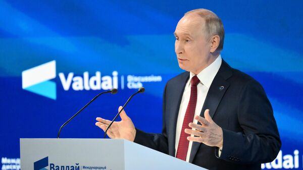 Президент Владимир Путин принял участие в работе дискуссионного клуба Валдай - Sputnik Южная Осетия