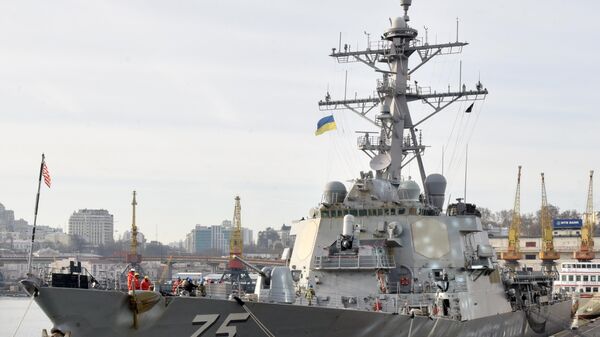 Ракетный эсминец  США Дональд Кук, вооружен крылатыми ракетами Томагавк - на борту корабля располагается от 56 до 96 ракет этого типа, которые могут нести ядерные заряды. Архивное фото - Sputnik Южная Осетия