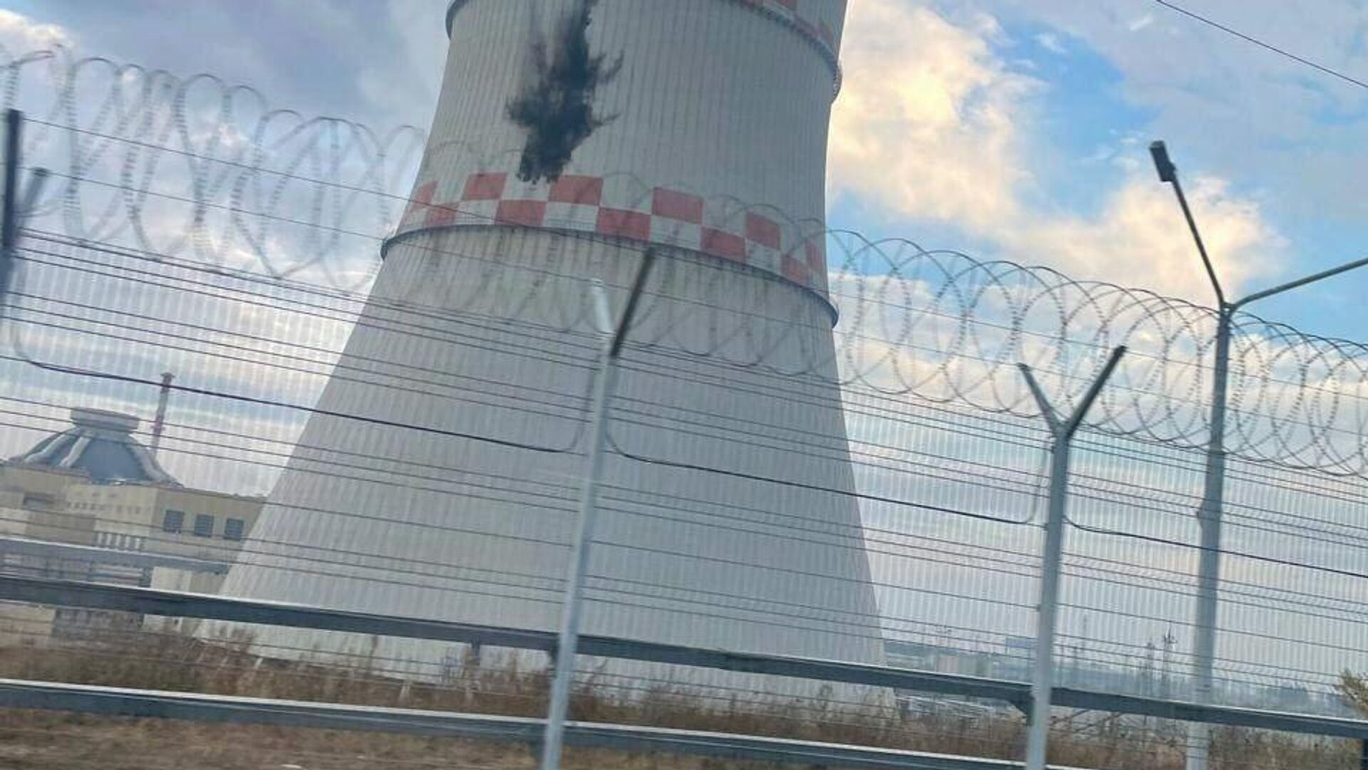 Нововоронежская АЭС в Воронежской области подверглась атаке дальнего вражеского дрона-камикадзе, сообщают в госкорпорации Росэнергоатом Нововоронежская АЭС в Воронежской области подверглась атаке дальнего вражеского дрона-камикадзе, сообщают в госкорпорации Росэнергоатом - Sputnik Южная Осетия, 1920, 07.10.2025