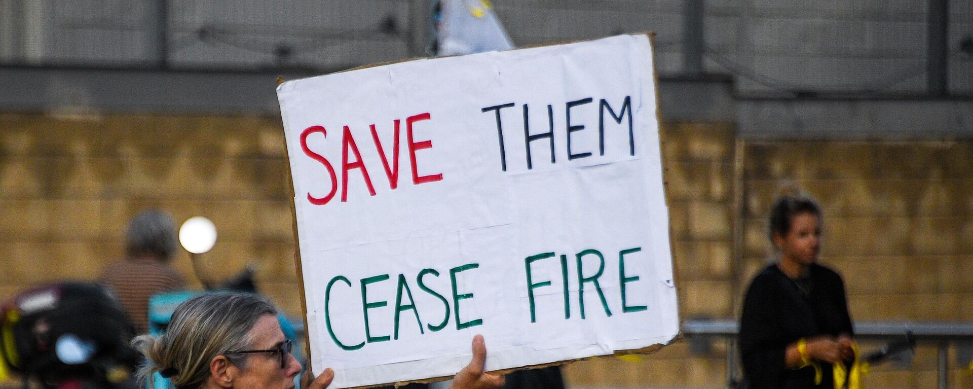 Митинг в Тель-Авиве за освобождение удерживаемых ХАМАС в секторе Газа заложников - Sputnik Южная Осетия, 1920, 09.10.2025