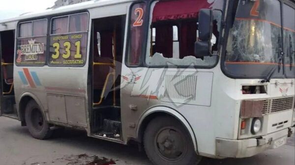 Украинский дрон атаковал автобус в Горловке в ДНР, тяжело ранен хирург местной больницы, у него травматическая ампутация руки и ноги, сообщил глава города Приходько - Sputnik Южная Осетия