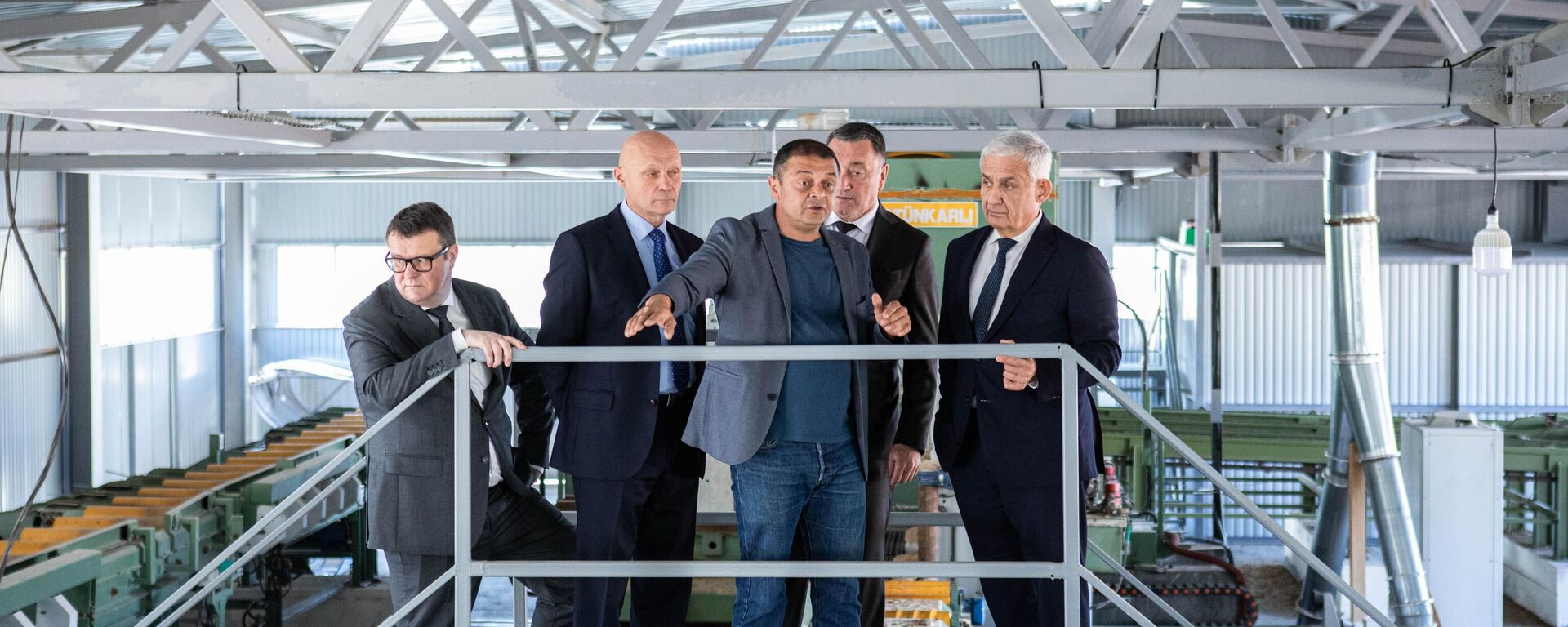 Визит делегации РФ во главе с Сергеем Назаровым на объекты Инвестпрограммы - Sputnik Южная Осетия, 1920, 17.10.2025