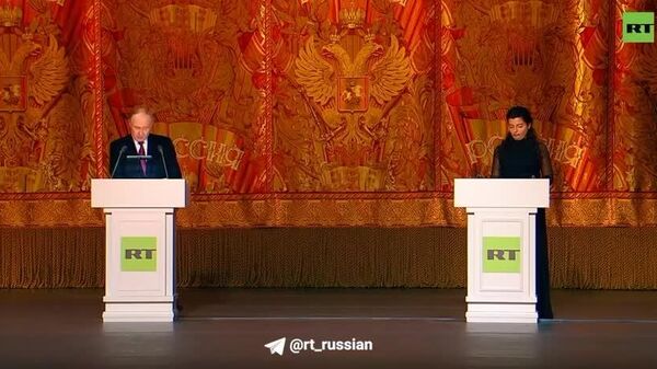 Необходимо и дальше использовать ваше секретное, стратегическое, высокоточное, межконтинентальной дальности оружие — правду - Путин на 20-летии RT в Большом театре - Sputnik Южная Осетия