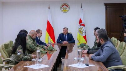 Президент Южной Осетии Алан Гаглоев вручил госнаграды участникам СВО