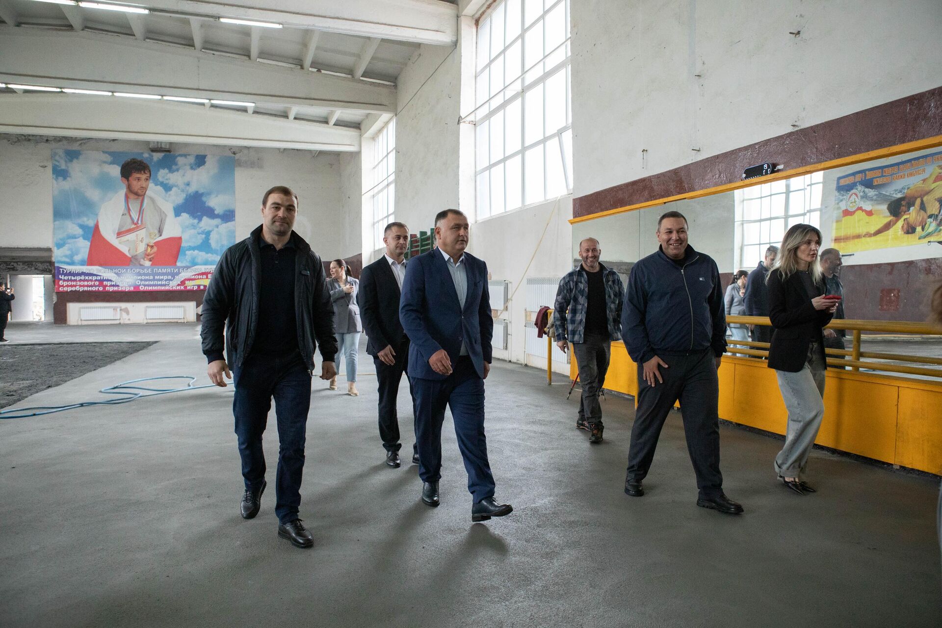 Президент Алан Гаглоев осмотрел ход строительных работ в республиканской спортшколе Президент Алан Гаглоев осмотрел ход строительных работ в республиканской спортшколе - Sputnik Хуссар Ирыстон, 1920, 23.10.2025