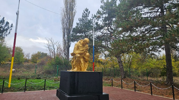 Памятник воинам, павшим в годы Великой Отечественной войны. Село Фазыкау (Уелит), дзауский район, Южная Осетия. - Sputnik Южная Осетия
