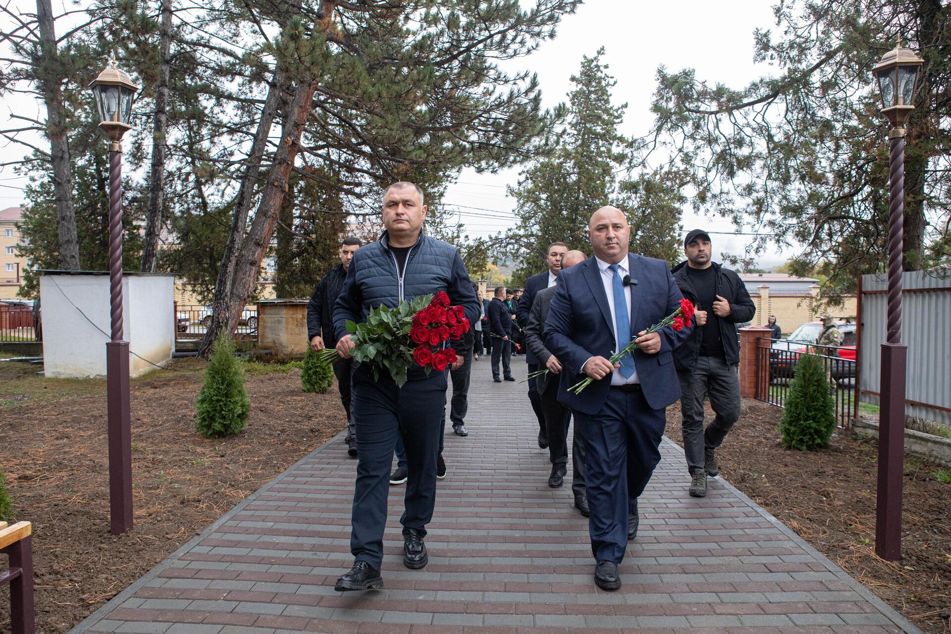 Торжественное открытие аллеи и мемориала, посвященных участникам Великой Отечественной войны, в поселке Знаур. - Sputnik Южная Осетия, 1920, 24.10.2025