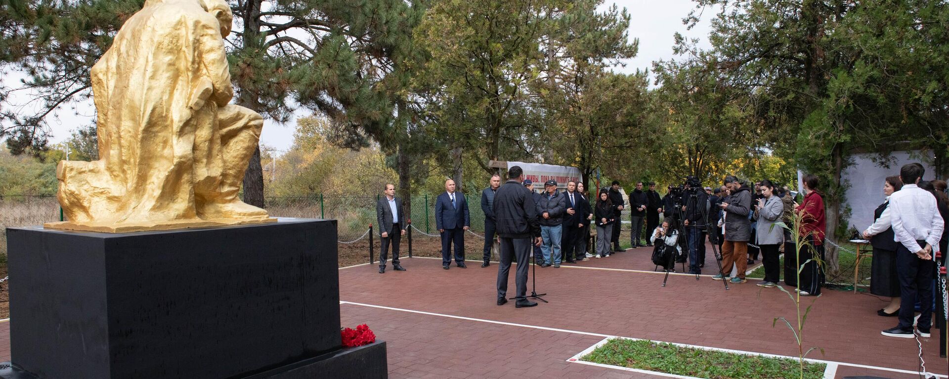 Памятник воинам, павшим в годы Великой Отечественной войны. Село Фазыкау (Уелит), знаурский район, Южная Осетия. - Sputnik Южная Осетия, 1920, 24.10.2025