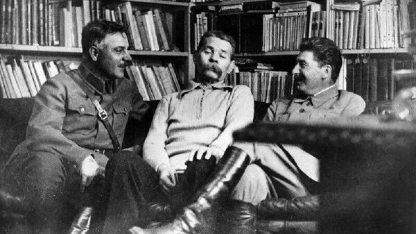 Инженеры человеческих душ — 26 октября 1932 года состоялась историческая встреча Сталина с советскими писателями - Sputnik Южная Осетия