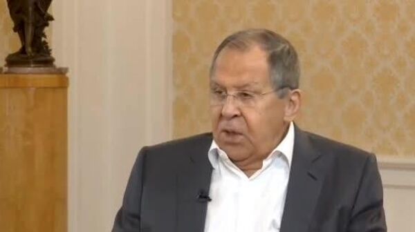 Сначала европейцы говорили: стратегическое поражение России! А сейчас они говорят: прекращение огня без предварительных условий! Это потому, что у Украины заканчивается вооружение, им нужно вновь накачать Украину оружием, — Сергей Лавров венгерским СМИ - Sputnik Южная Осетия