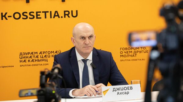 Дипломат должен оставаться человеком и быть патриотом: интервью с главой МИД Южной Осетии - Sputnik Южная Осетия