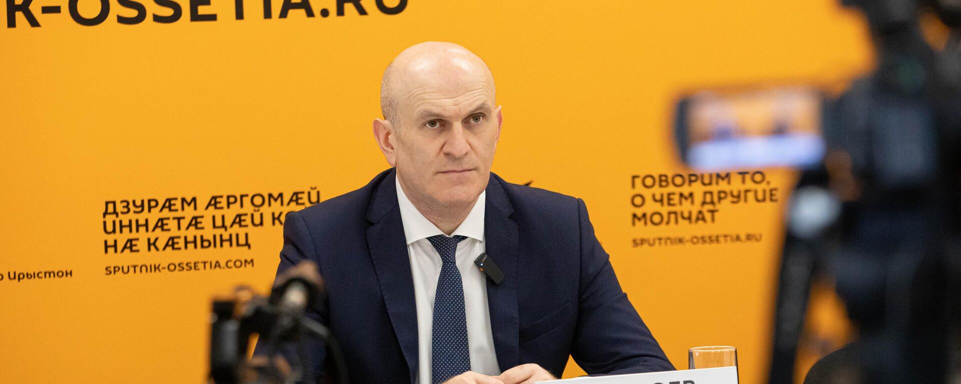 Дипломат должен оставаться человеком и быть патриотом: интервью с главой МИД Южной Осетии - Sputnik Южная Осетия, 1920, 27.10.2025