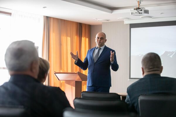 Второй бизнес-семинар с участием представителей из Челябинской области в Цхинвале Второй бизнес-семинар с участием представителей из Челябинской области в Цхинвале - Sputnik Южная Осетия