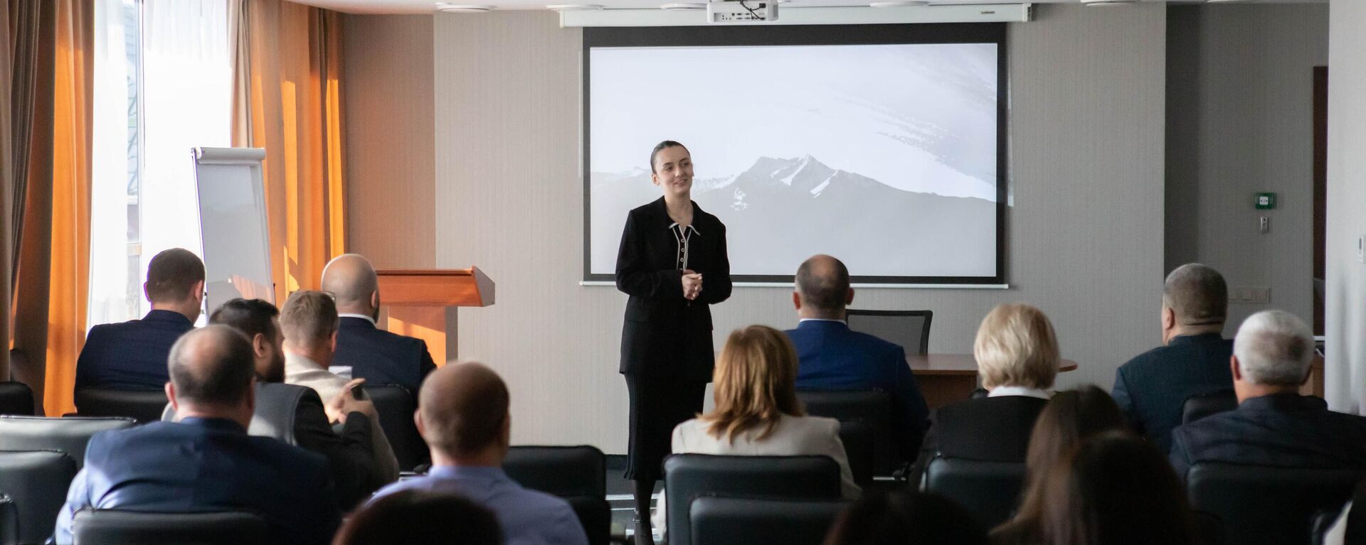 Второй бизнес-семинар с участием представителей из Челябинской области в Цхинвале - Sputnik Южная Осетия, 1920, 29.10.2025