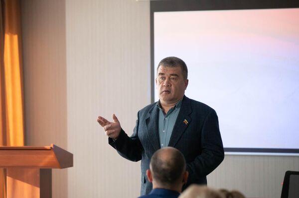 Второй бизнес-семинар с участием представителей из Челябинской области в Цхинвале Второй бизнес-семинар с участием представителей из Челябинской области в Цхинвале - Sputnik Южная Осетия