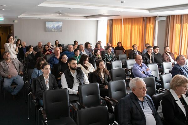 Второй бизнес-семинар с участием представителей из Челябинской области в Цхинвале Второй бизнес-семинар с участием представителей из Челябинской области в Цхинвале - Sputnik Южная Осетия