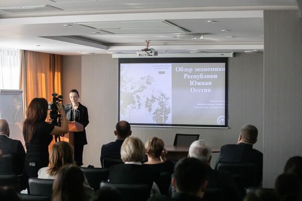 Второй бизнес-семинар с участием представителей из Челябинской области в Цхинвале Второй бизнес-семинар с участием представителей из Челябинской области в Цхинвале - Sputnik Южная Осетия