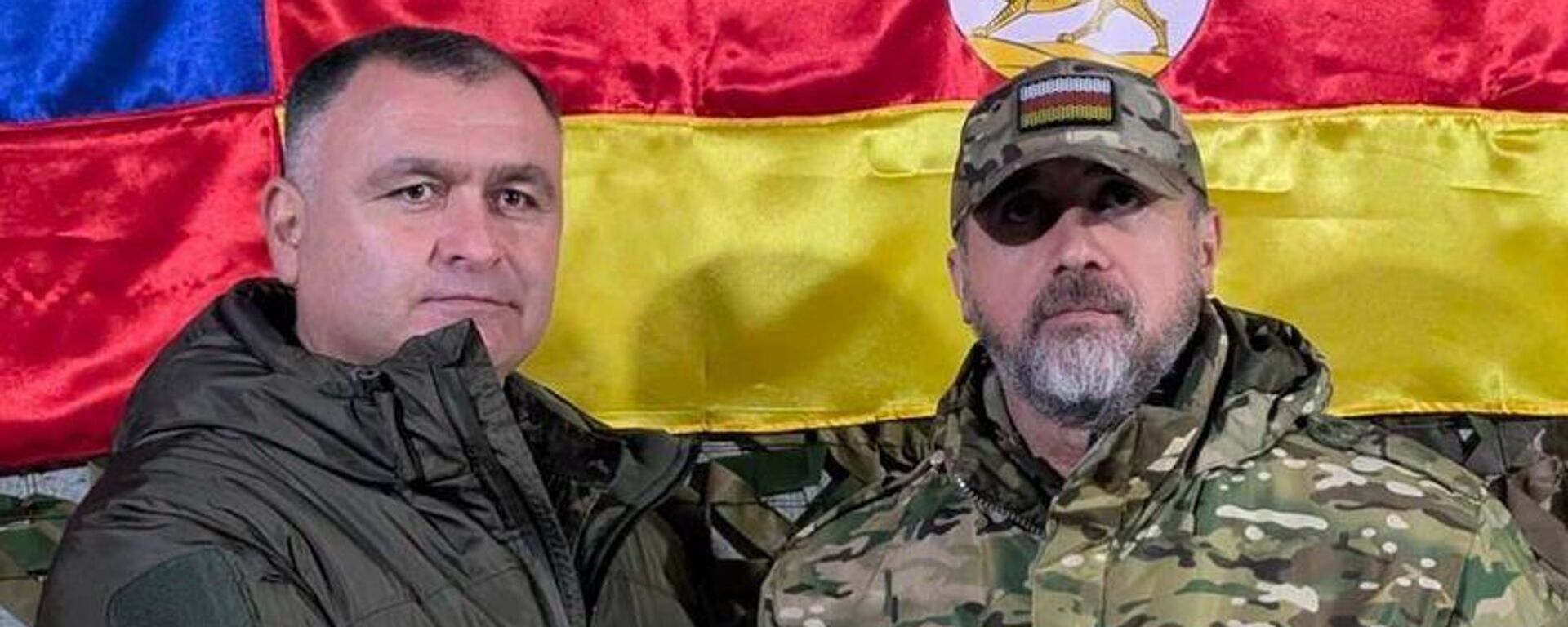 Президент Алан Гаглоев и командир отряда Алания Руслан Остаев  - Sputnik Южная Осетия, 1920, 29.10.2025