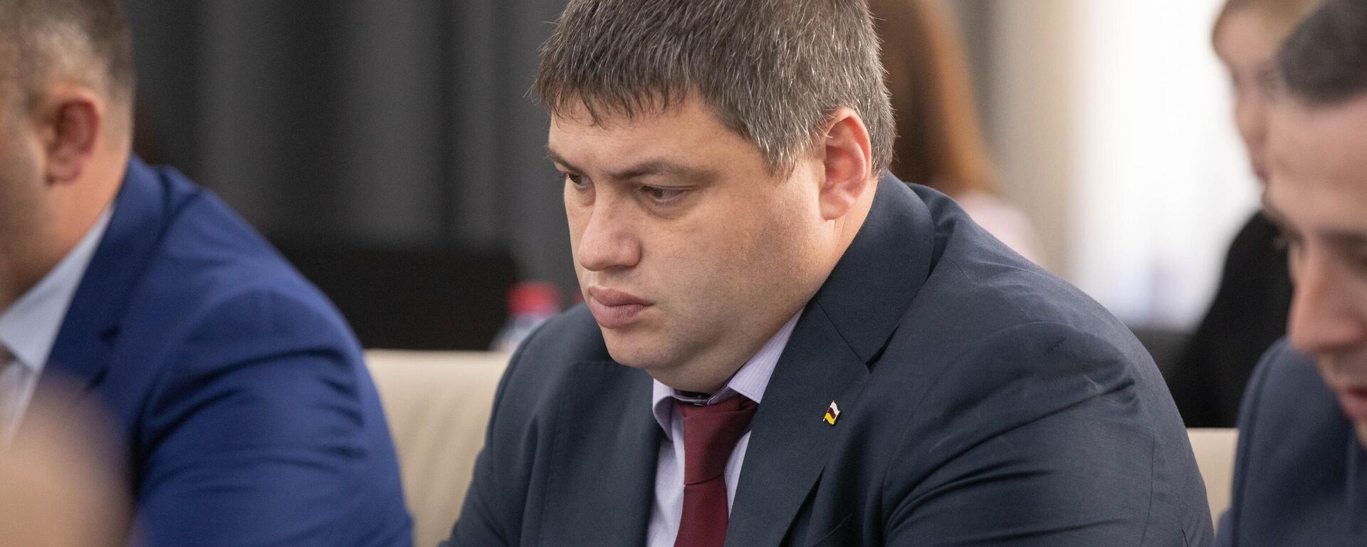 Заседание правительства РЮО. Заур Чочиев - Sputnik Южная Осетия, 1920, 16.02.2026