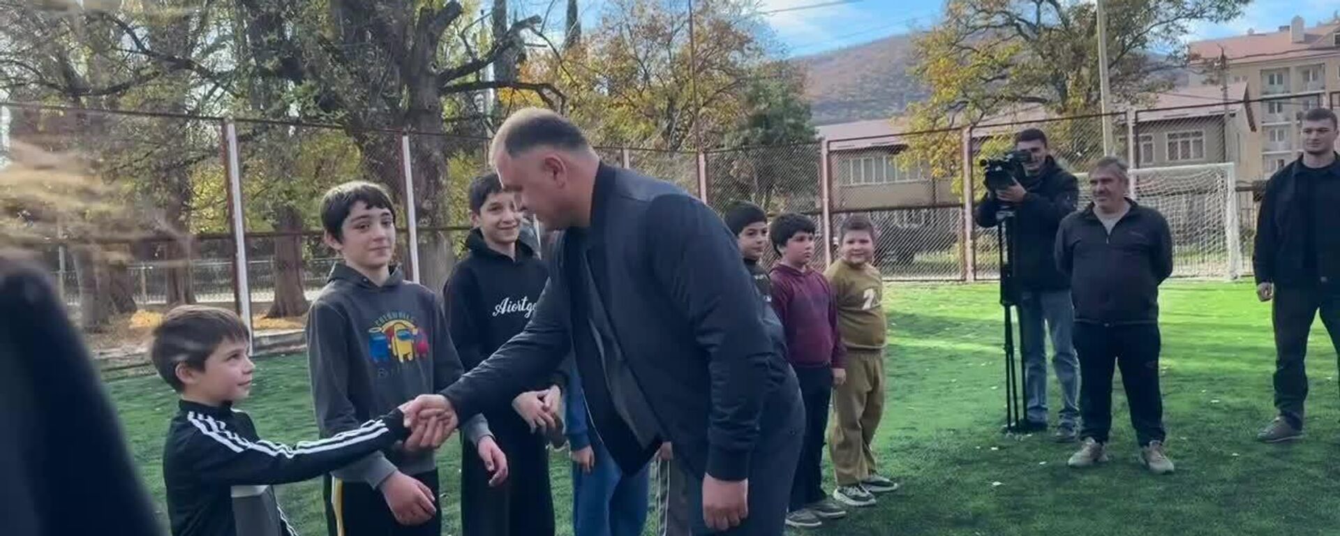 Президент Алан Гаглоев посетил обновленное футбольное поле в Ленингорском парке культуры и отдыха - Sputnik Южная Осетия, 1920, 31.10.2025