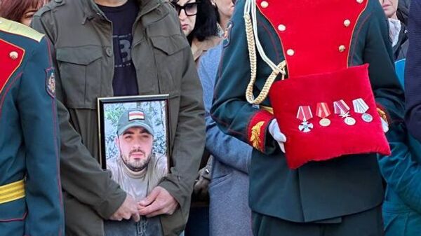 В Цхинвале простились с погибшим в ходе проведения СВО Вадимом Габараевым - Sputnik Южная Осетия