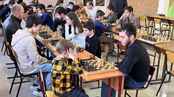 Турнир по быстрым шахматам ко Дню народного единства стартовал в Южной Осетии - Sputnik Южная Осетия