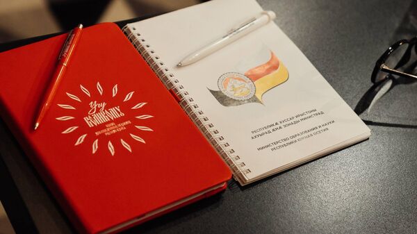 Преподаватели русского языка и литературы из общеобразовательных учреждений Южной Осетии прошли программу повышения квалификации - Sputnik Южная Осетия