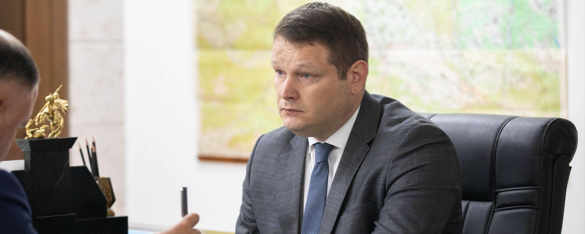 Встреча президента РЮО Алана Гаглоева с министром образования РЮО Асланом Лолаевым - Sputnik Южная Осетия, 1920, 03.11.2025