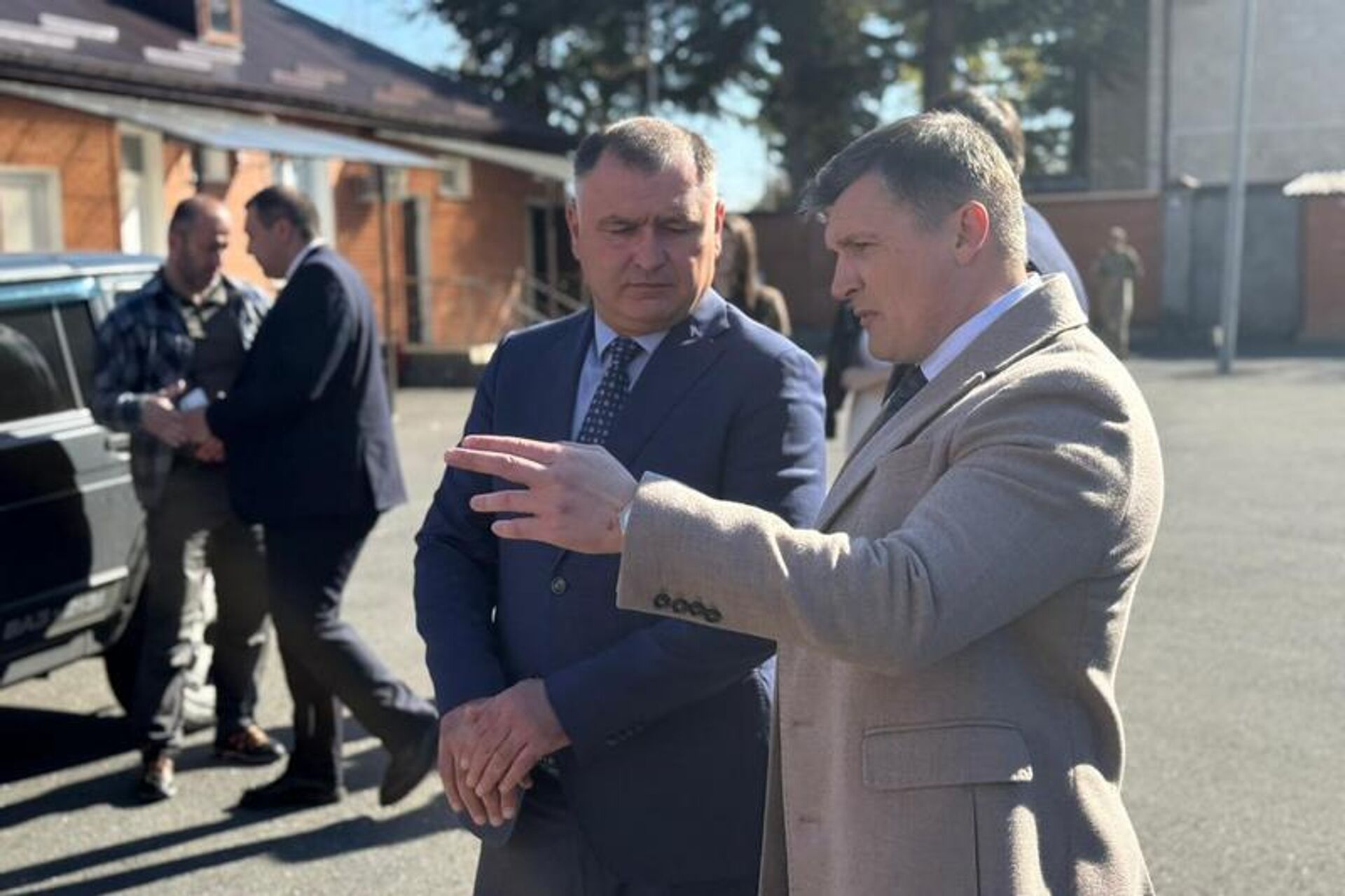 Алан Гаглоев и Юрий Кадий приняли участие в торжественном мероприятии по случаю Дня народного единства  - Sputnik Южная Осетия, 1920, 03.11.2025