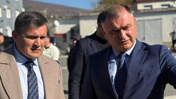 Алан Гаглоев и Юрий Кадий приняли участие в торжественном мероприятии по случаю Дня народного единства  - Sputnik Южная Осетия