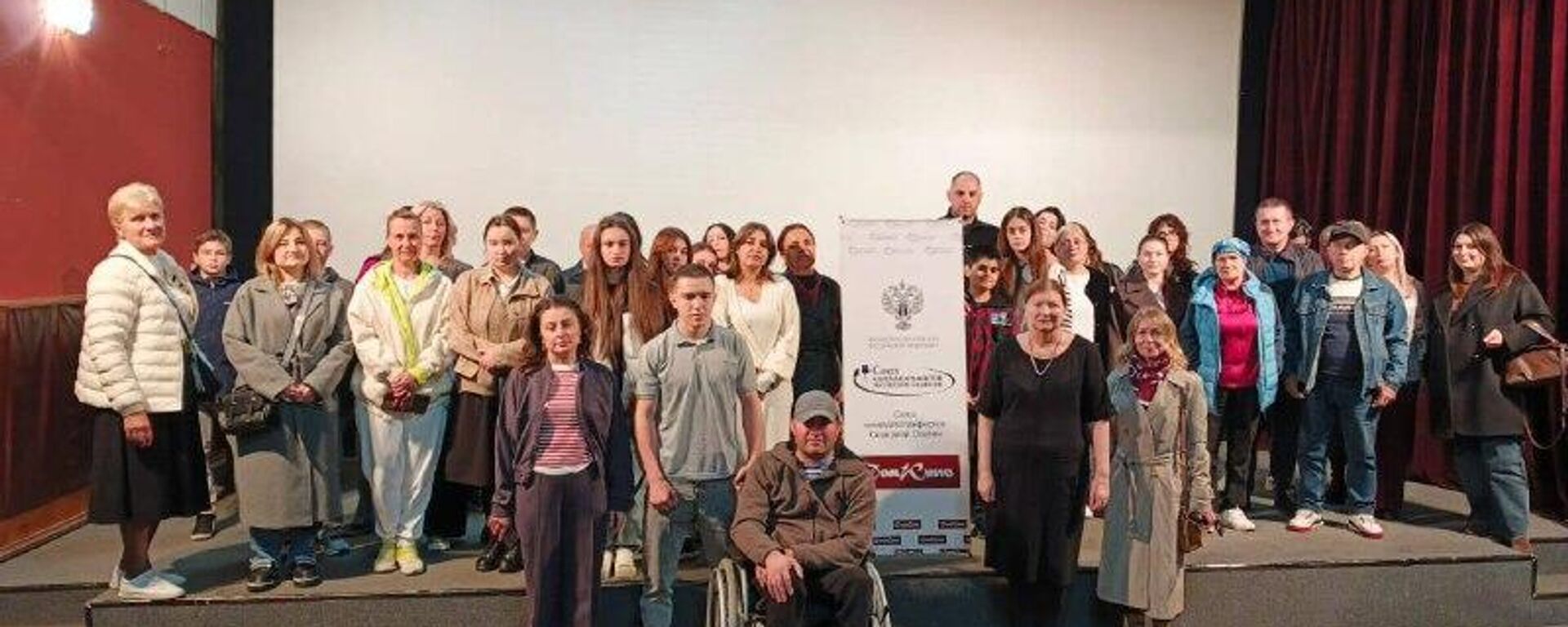 Филиал фонда Защитники Отечества в Северной Осетии организовал в Доме Кино показ фильма Нюрнберг для ветеранов СВО и их семей Событие, приуроченное ко Дню Народного единства, представило зрителям историческую драму о суде над нацистскими преступниками, сценарий которой написал Александр Звягинцев - Sputnik Южная Осетия, 1920, 04.11.2025