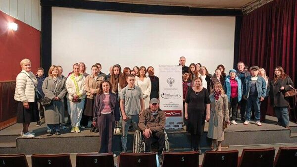 Филиал фонда Защитники Отечества в Северной Осетии организовал в Доме Кино показ фильма Нюрнберг для ветеранов СВО и их семей Событие, приуроченное ко Дню Народного единства, представило зрителям историческую драму о суде над нацистскими преступниками, сценарий которой написал Александр Звягинцев - Sputnik Южная Осетия