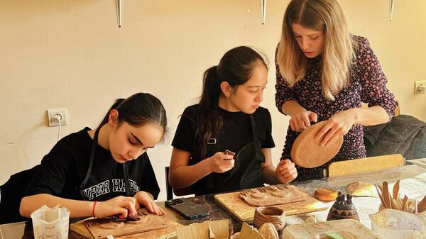 Кружок керамики на базе Станции юных техников в Цхинвале - Sputnik Южная Осетия