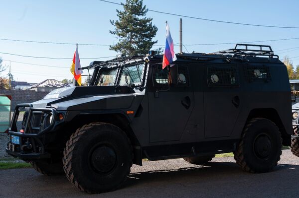 Марш бросок техники, ОМОН и СОБР Марш бросок техники, ОМОН и СОБР - Sputnik Южная Осетия