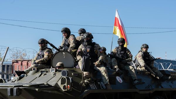 Марш бросок техники, ОМОН и СОБР  - Sputnik Южная Осетия