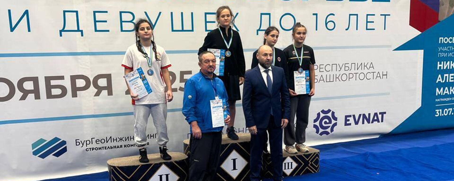 Финалисты Всероссийских соревнованиях по спортивной борьбе среди девушек до 16 лет - Sputnik Южная Осетия, 1920, 06.11.2025