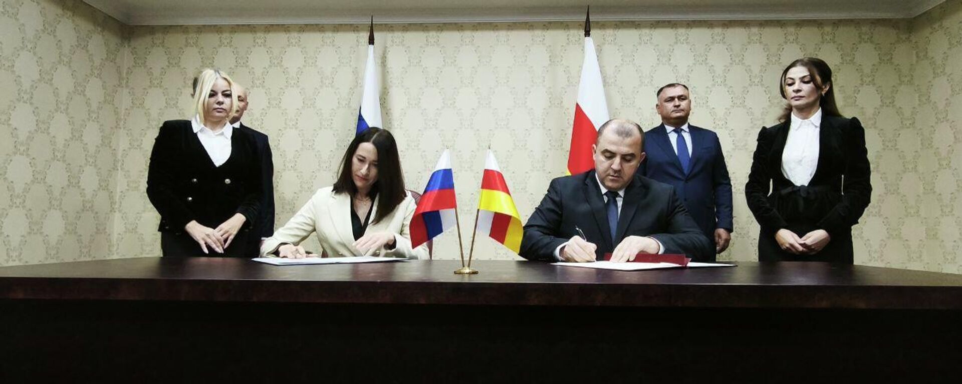 Визит делегации ФТС России в Южную Осетию - Sputnik Южная Осетия, 1920, 07.11.2025