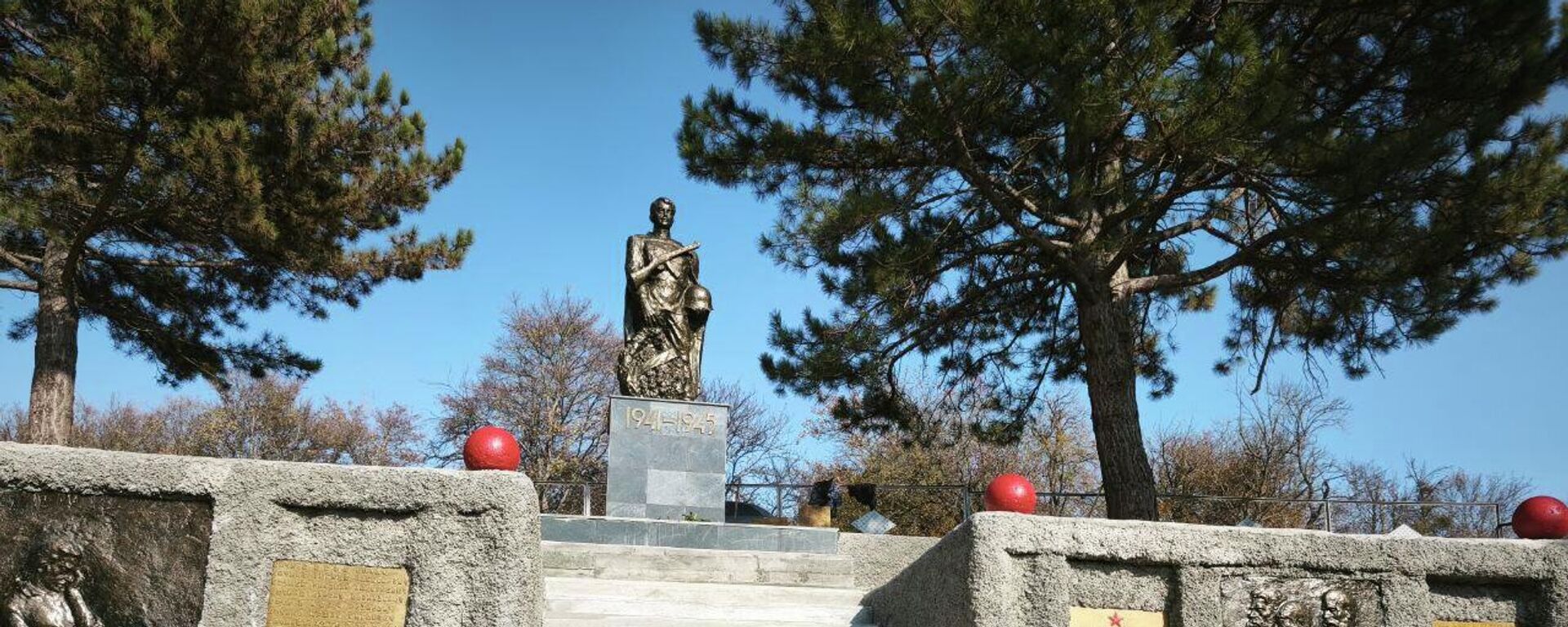 Реставрация памятника павшим в ВОВ в селе Рустау - Sputnik Южная Осетия, 1920, 07.11.2025