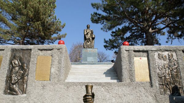 Реставрация памятника павшим в ВОВ в селе Рустау - Sputnik Южная Осетия