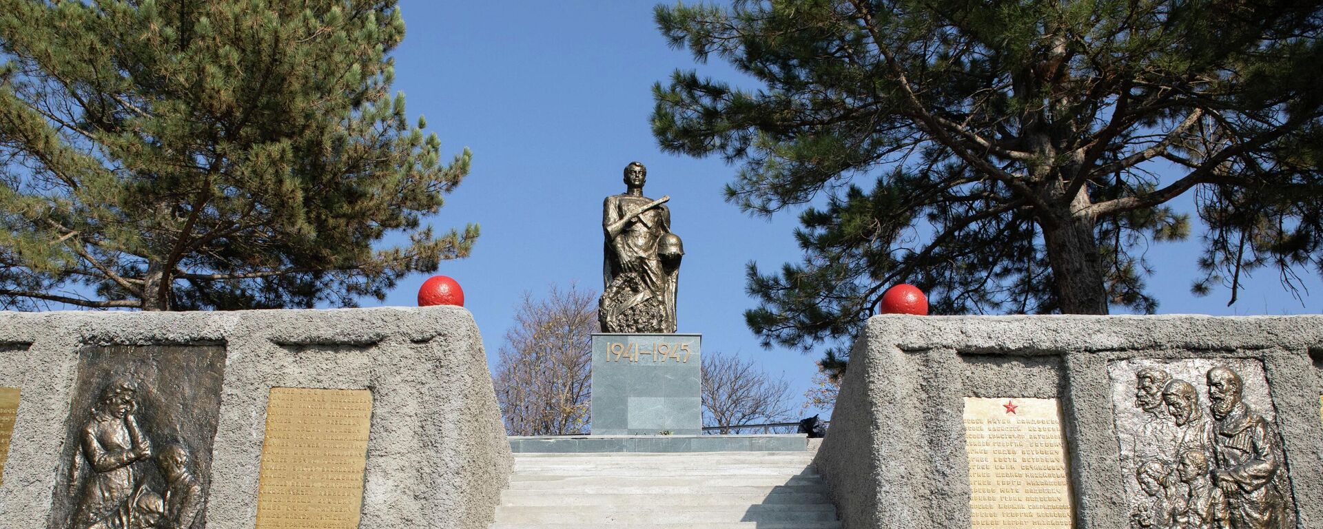 Реставрация памятника павшим в ВОВ в селе Рустау - Sputnik Южная Осетия, 1920, 07.11.2025