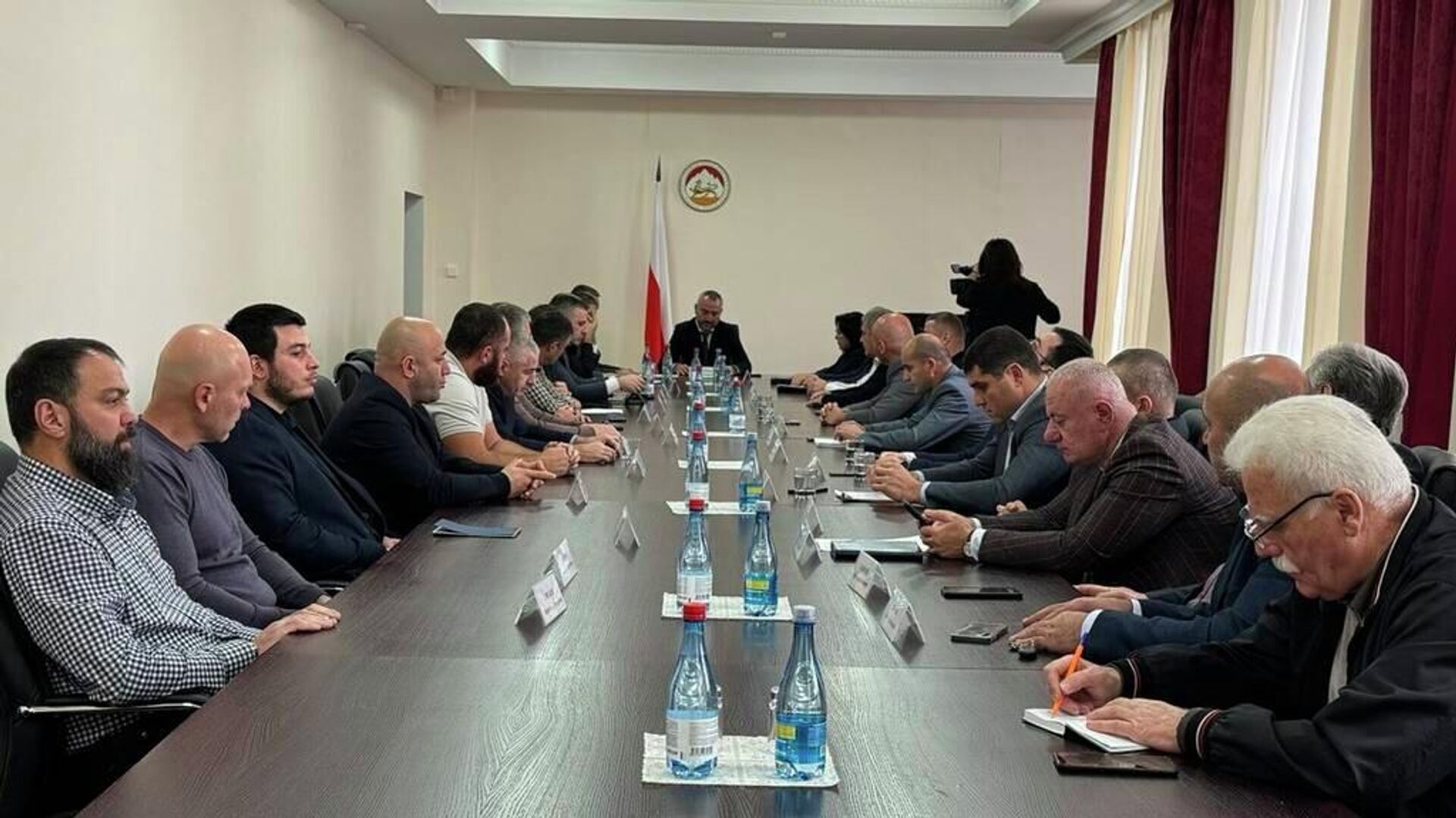 В парламенте Южной Осетии прошла встреча депутатов с премьер-министром - Sputnik Южная Осетия, 1920, 13.11.2025