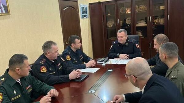 Глава МВД Южной Осетии генерал-майор милиции Эрислав Мамиев провел встречу с представителями Росгвардии - Sputnik Южная Осетия