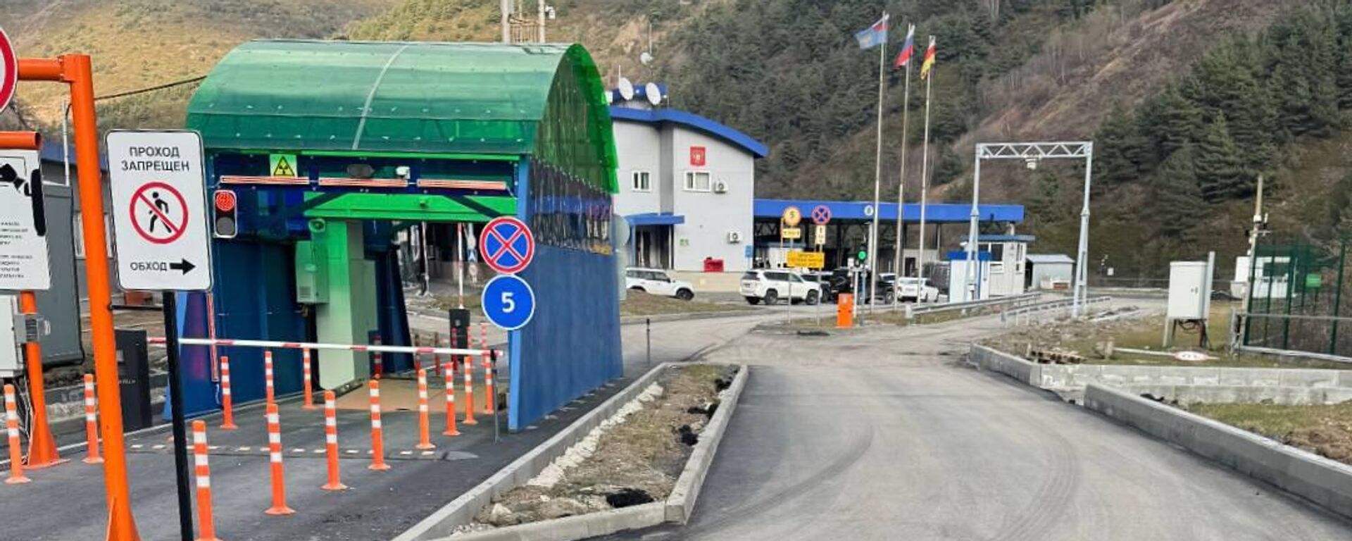 Пункт пропуска Нижний Зарамаг - Sputnik Южная Осетия, 1920, 19.11.2025
