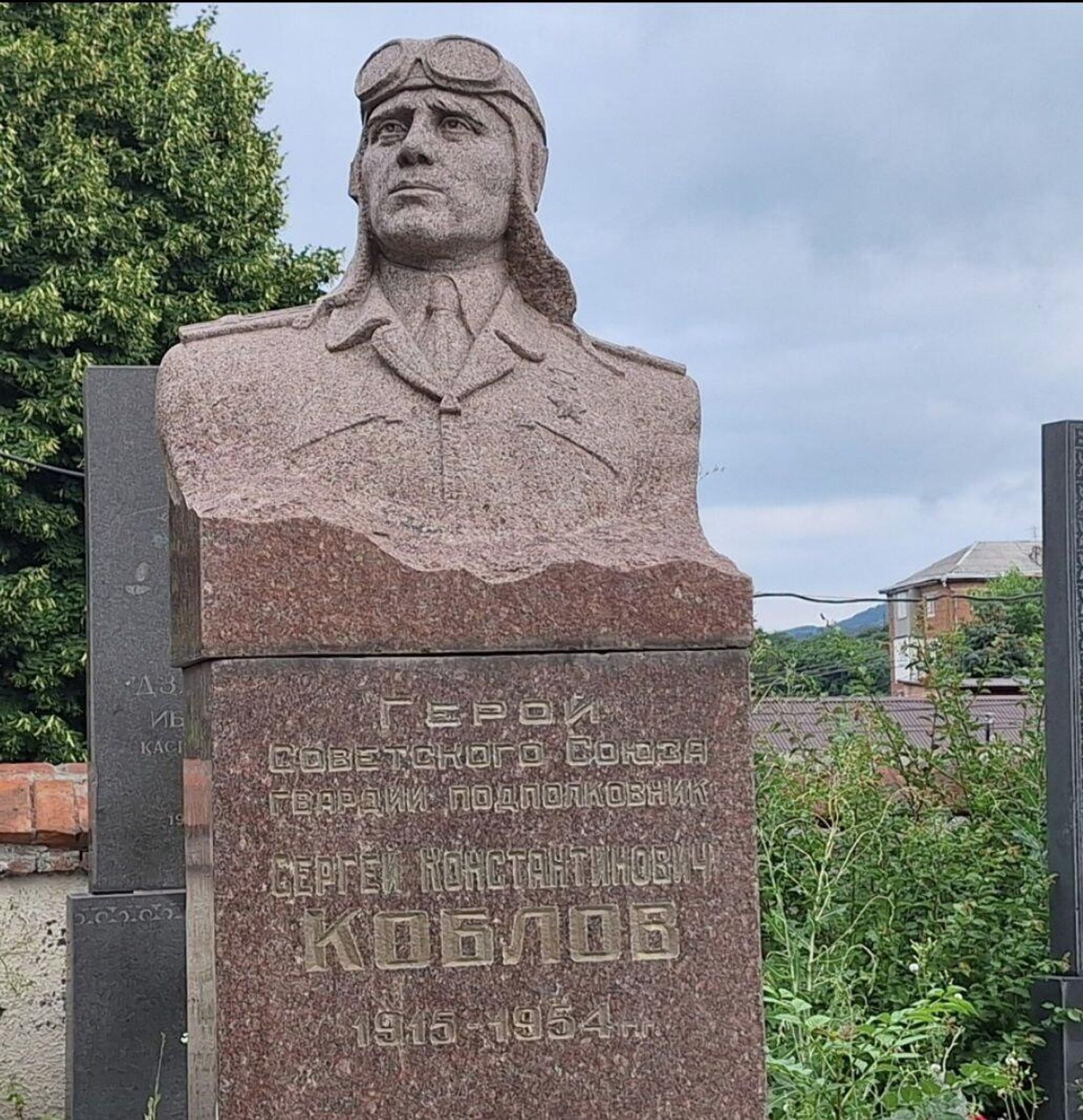 Памятник Сергею Коблову в Пантеоне у Осетинской церкви во Владикавказе - Sputnik Южная Осетия, 1920, 22.11.2025