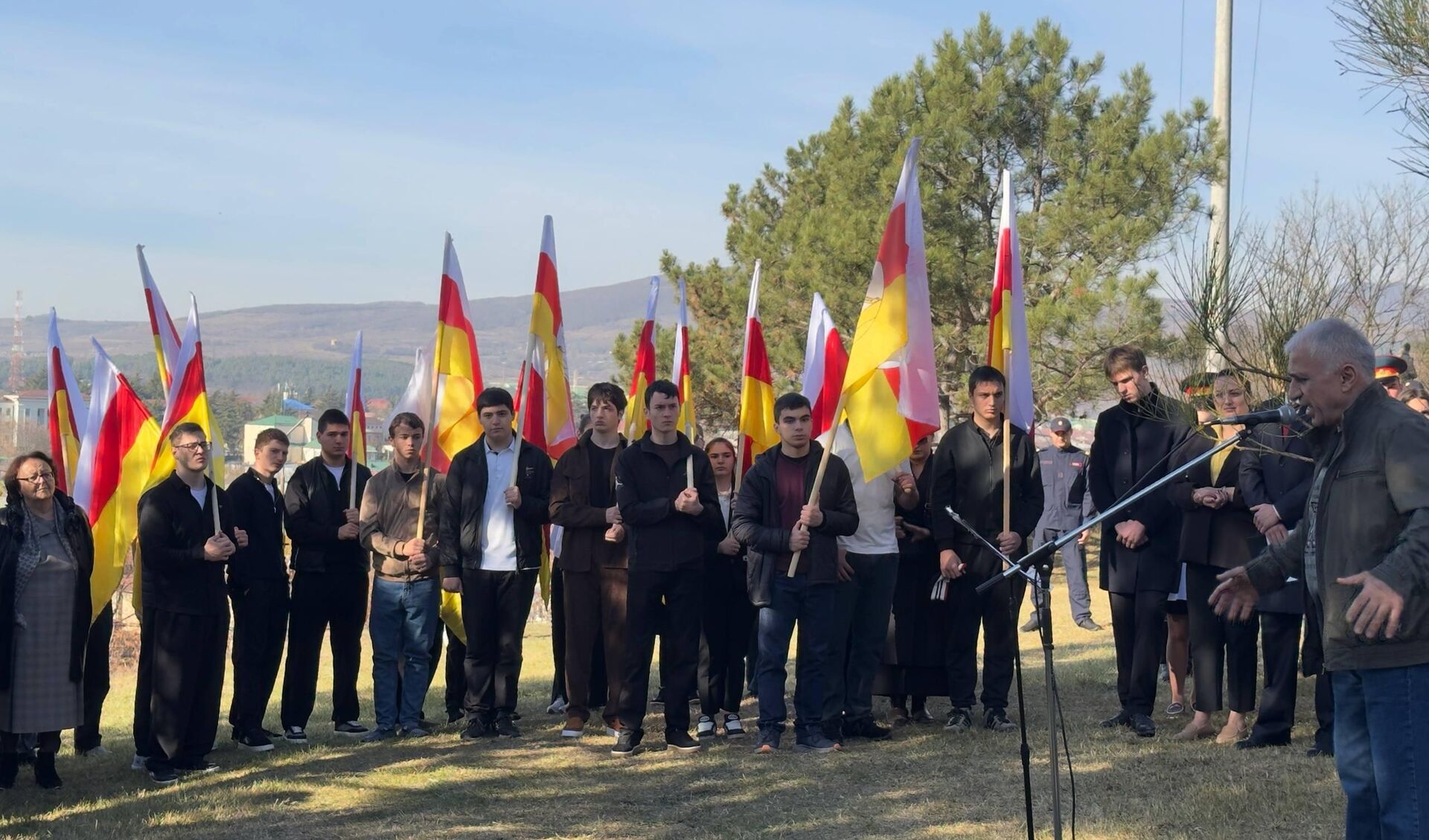 Памятный митинг на Згудерской возвышенности в День мужества и народного единства - Sputnik Южная Осетия, 1920, 23.11.2025