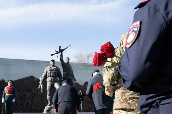 Памятные мероприятия в День мужества и народного единства - Sputnik Южная Осетия