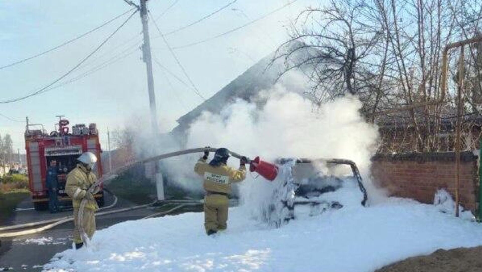 В Чиколе пожарные предотвратили взрыв газового баллона в загоревшейся машине В Чиколе пожарные предотвратили взрыв газового баллона в загоревшейся машине - Sputnik Южная Осетия, 1920, 24.11.2025