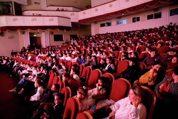 Спектакль &quot;Конек-Горбунок&quot; в Госдрамтеатре им. К. Хетагурова - Sputnik Южная Осетия